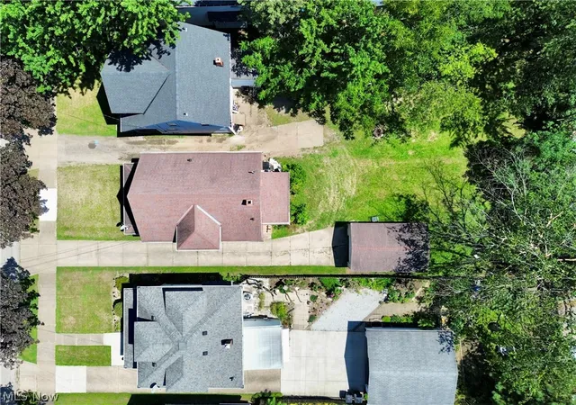 Photo 3 of Multi family home for sale at 44 E Brookside Ave, Akron, OH 44301 | MLS# 5234535 | Listing updated on 2026-09-14