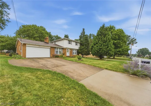 Photo 2 of Single family home for sale at 1120 20th Street Sw, Massillon, OH 44647 | MLS# 5235045 | Listing updated on 2026-09-11