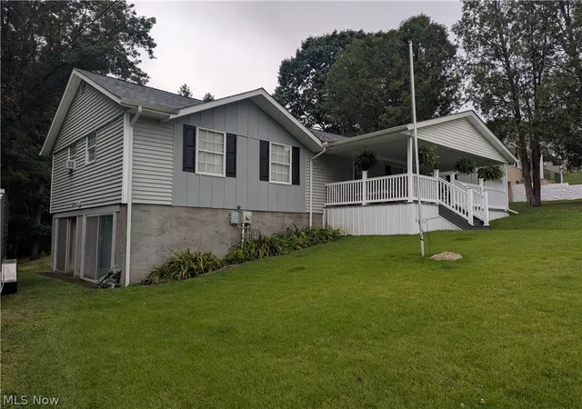 Photo 2 of Single family home for sale at 111 Gaywood Dr, Saint Clairsville, OH 43950 | MLS# 5235036 | Listing updated on 2026-09-08