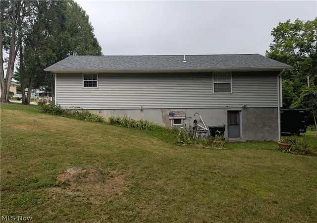 Photo 3 of Single family home for sale at 111 Gaywood Dr, Saint Clairsville, OH 43950 | MLS# 5235036 | Listing updated on 2026-09-08