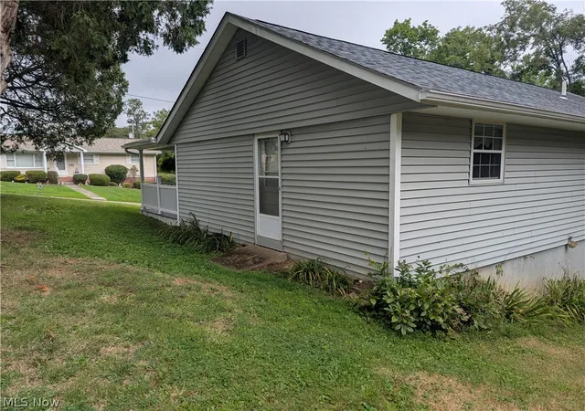 Photo 4 of Single family home for sale at 111 Gaywood Dr, Saint Clairsville, OH 43950 | MLS# 5235036 | Listing updated on 2026-09-08
