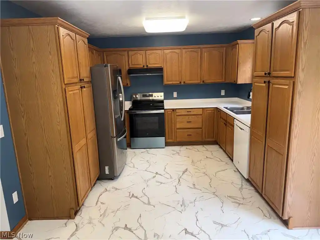 Listing Photo 1 - Condo for sale in building located at 5298 Queen Ann Wy, Painesville, OH 44077