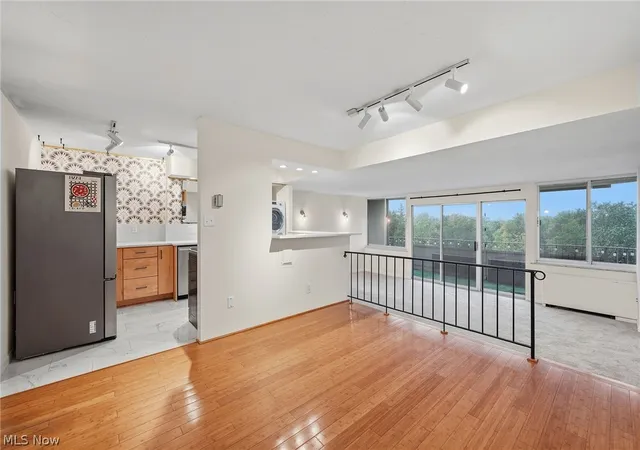 Photo 3 of Condo for sale at 12900 Lake Ave #811, Lakewood, OH 44107 | MLS# 5227400 | Listing updated on 2026-09-30