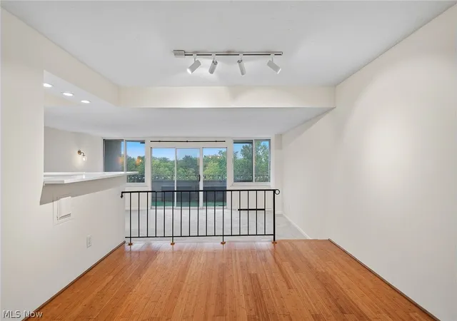 Photo 4 of Condo for sale at 12900 Lake Ave #811, Lakewood, OH 44107 | MLS# 5227400 | Listing updated on 2026-09-30