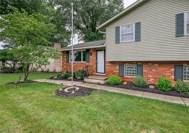Photo 3 of Single family home for sale at 5610 Comanche St Nw, North Canton, OH 44720 | MLS# 5235061 | Listing updated on 2026-09-26