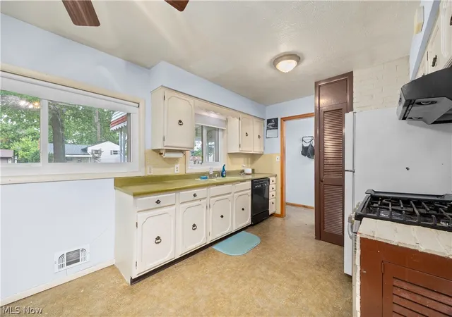 Photo 3 of Single family home for sale at 5817 Calamie Dr, Cleveland, OH 44130 | MLS# 5235076 | Listing updated on 2026-09-11