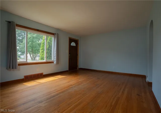 Photo 3 of Sale Pending at 220 Willow Ave Ne, Massillon, OH 44646 | MLS# 5212912 | Listing updated on 2026-09-23