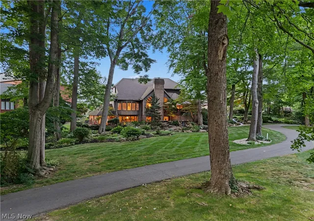 Photo 2 of Single family home for sale at 4183 Lochness Cir Nw, Canton, OH 44718 | MLS# 5232934 | Listing updated on 2026-09-11