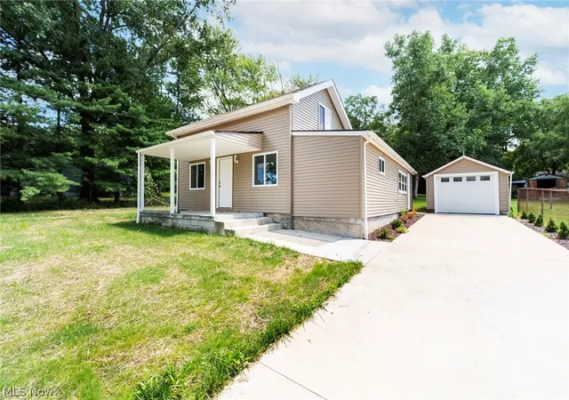 Photo 1 of Single family home for sale at 9 Dravis Dr, Youngstown, OH 44515 | MLS# 5234248 | Listing updated on 2026-09-11