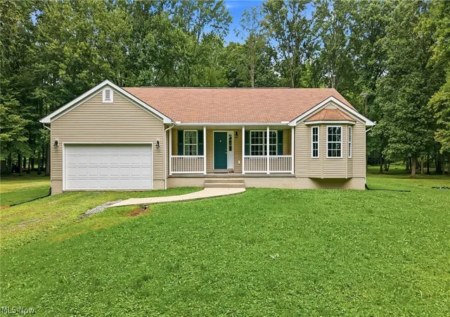 Single family home for sale at 2930 Selkirk Bush Rd SW, Warren, OH 44481 | MLS# 5235163