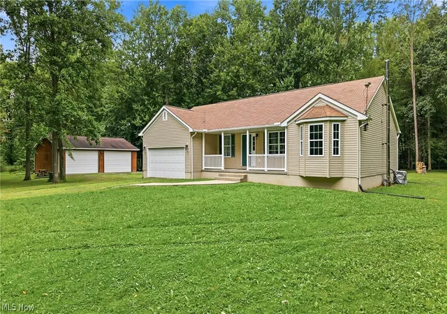 Photo 2 of Single family home for sale at 2930 Selkirk Bush Rd Sw, Warren, OH 44481 | MLS# 5235163 | Listing updated on 2026-09-05