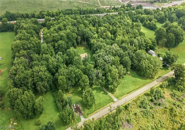 Photo 2 of Single family home for sale at 2930 Selkirk Bush Rd SW, Warren, OH 44481 | MLS# 5235163 | Listing updated on 2026-09-05