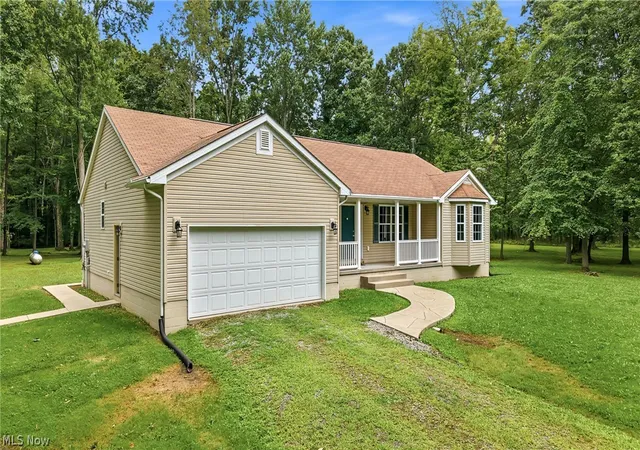 Photo 3 of Single family home for sale at 2930 Selkirk Bush Rd SW, Warren, OH 44481 | MLS# 5235163 | Listing updated on 2026-09-05