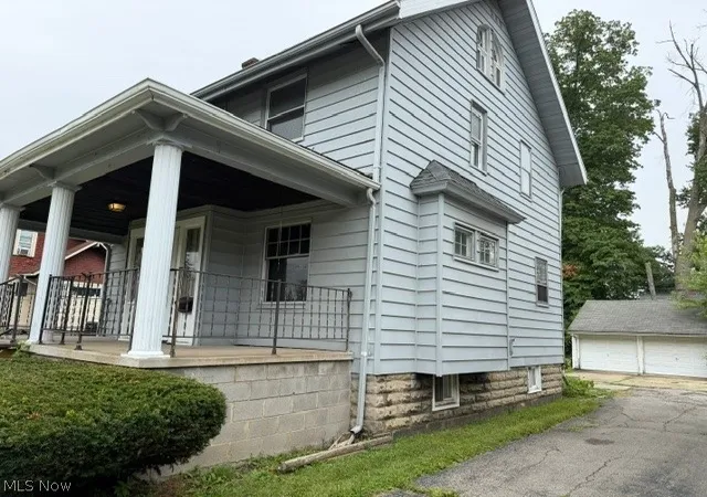 Photo 3 of Single family home for sale at 379 Homewood Ave Se, Warren, OH 44483 | MLS# 5235232 | Listing updated on 2026-09-24