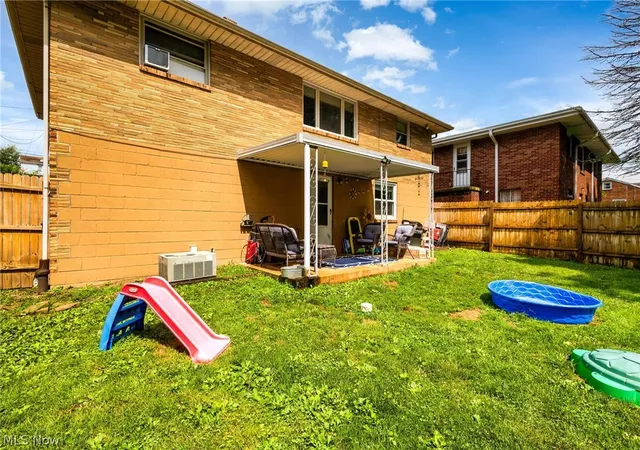 Photo 3 of Single family home for sale at 2532 Chestnut St, Steubenville, OH 43952 | MLS# 5235286 | Listing updated on 2026-09-16