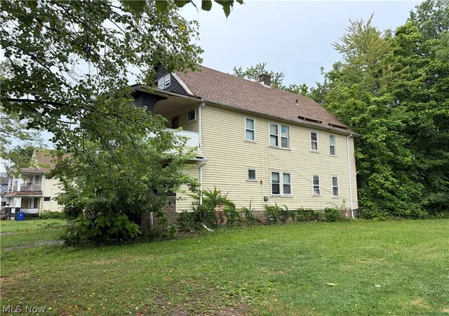 Listing Photo 2 - Condo for sale in building located at 3332 E 145th St, Cleveland, OH 44120