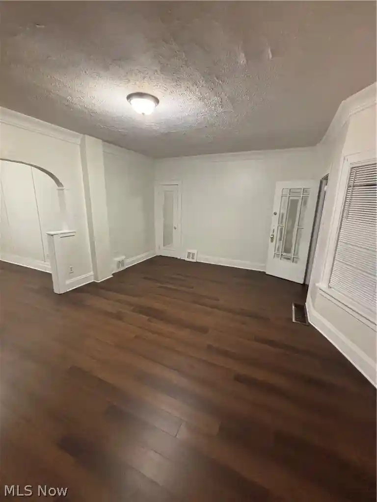 Listing Photo 2 - Condo for sale in building located at 3332 E 145th St, Cleveland, OH 44120