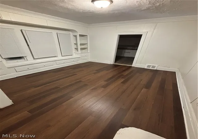 Listing Photo 3 - Condo for sale in building located at 3332 E 145th St, Cleveland, OH 44120