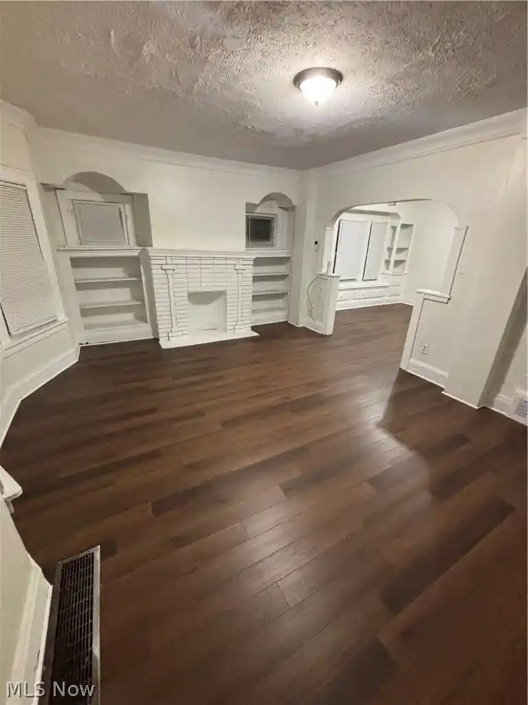 Listing Photo 4 - Condo for sale in building located at 3332 E 145th St, Cleveland, OH 44120