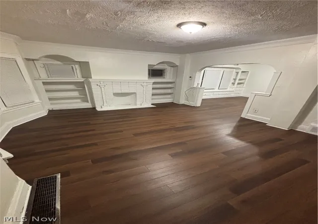 Listing Photo 4 - Condo for sale in building located at 3332 E 145th St, Cleveland, OH 44120