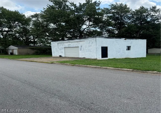 Photo 3 of Single family home for sale at 601 Nicely Ave, Parkersburg, WV 26101 | MLS# 5235390 | Listing updated on 2026-09-02