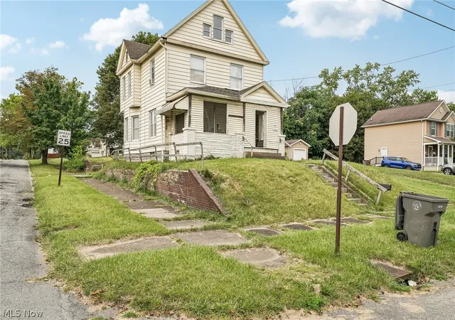 Photo 3 of Single family home for sale at 640 Broadway Ave, Youngstown, OH 44510 | MLS# 5232122 | Listing updated on 2026-09-08