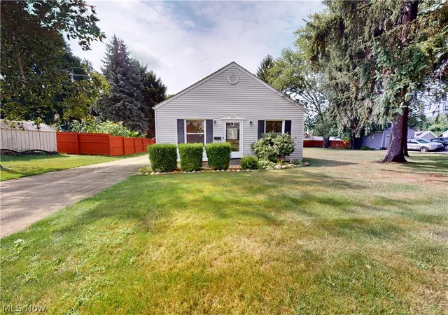 Photo 1 of Single family home for sale at 320 Ontario St, Akron, OH 44310 | MLS# 5235329 | Listing updated on 2026-09-09