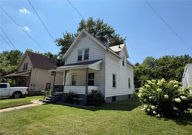 Photo 2 of Single family home for sale at 412 Iddings Ave Se, Warren, OH 44483 | MLS# 5234014 | Listing updated on 2026-09-11