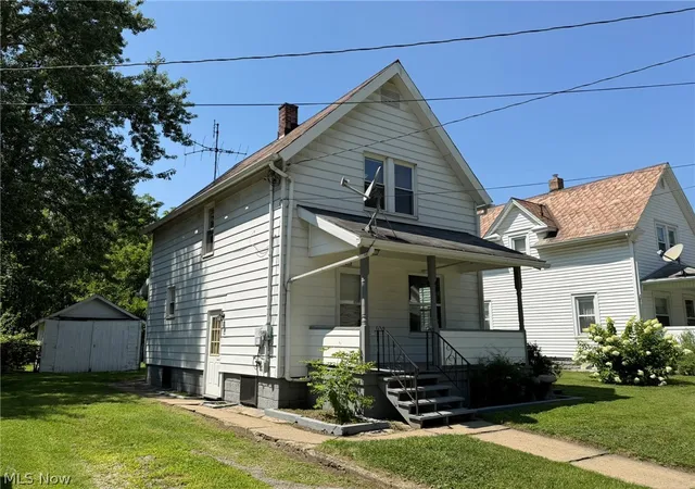 Photo 2 of Single family home for sale at 412 Iddings Ave SE, Warren, OH 44483 | MLS# 5234014 | Listing updated on 2026-09-11