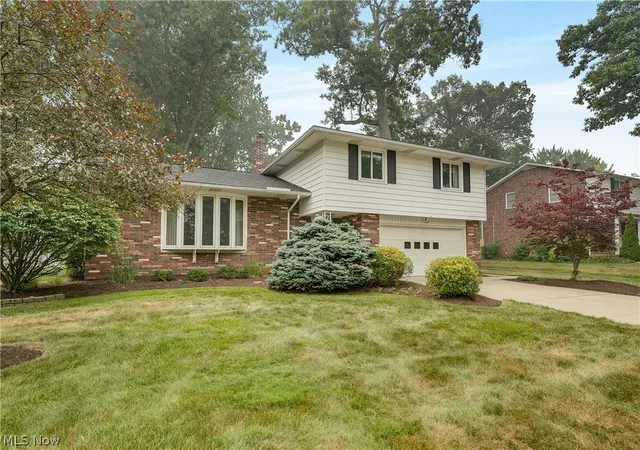 Photo 1 of Single family home for sale at 4880 Maple Hl Dr, Seven Hills, OH 44131 | MLS# 5232701 | Listing updated on 2026-09-08