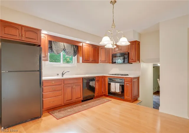 Photo 3 of Single family home for sale at 4880 Maple Hl Dr, Seven Hills, OH 44131 | MLS# 5232701 | Listing updated on 2026-09-08