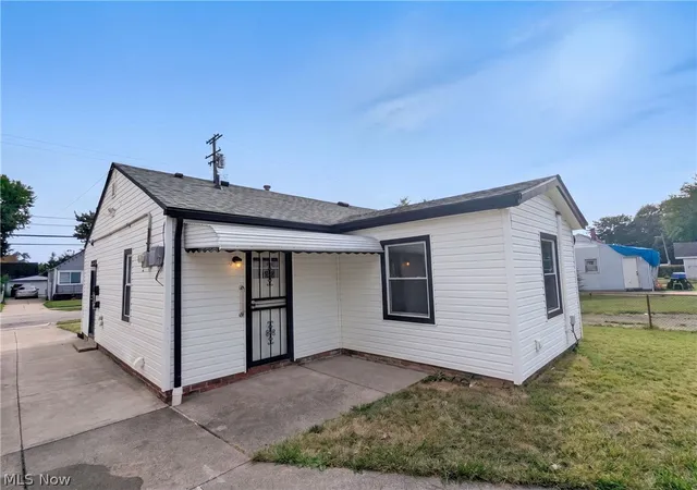 Photo 4 of Sale Pending at 12722 Emery Ave, Cleveland, OH 44135 | MLS# 5235476 | Listing updated on 2026-10-01