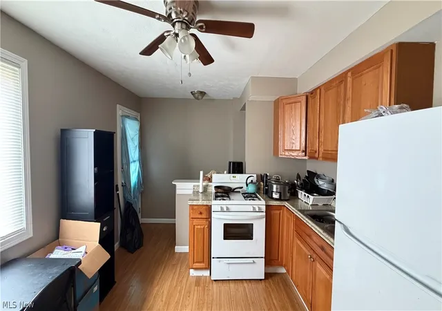 Photo 4 of Sale Pending at 16225 Edgewood Ct, Maple Heights, OH 44137 | MLS# 5235311 | Listing updated on 2026-09-12
