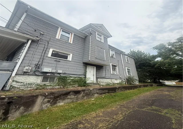 Photo 3 of Multi family home for sale at 1018 9th Street Nw, Canton, OH 44703 | MLS# 5235431 | Listing updated on 2026-09-04
