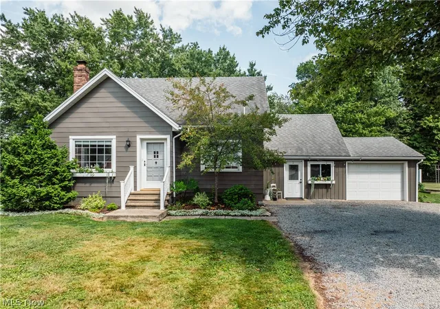 Photo 2 of Sale Pending at 347 Bahlor St Sw, Sugarcreek, OH 44681 | MLS# 5235207 | Listing updated on 2026-09-21