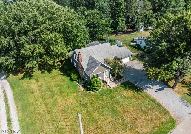 Photo 3 of Sale Pending at 347 Bahlor St Sw, Sugarcreek, OH 44681 | MLS# 5235207 | Listing updated on 2026-09-21