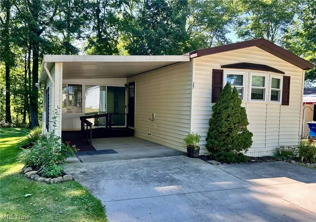 Single family home for sale at 1229 Columbiana Lisbon Rd #27, Columbiana, OH 44408 | MLS# 5222860
