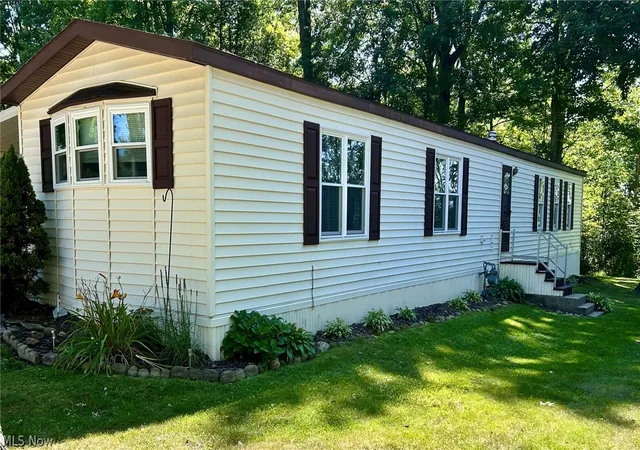 Photo 3 of Single family home for sale at 1229 Columbiana Lisbon Rd #27, Columbiana, OH 44408 | MLS# 5222860 | Listing updated on 2026-10-06