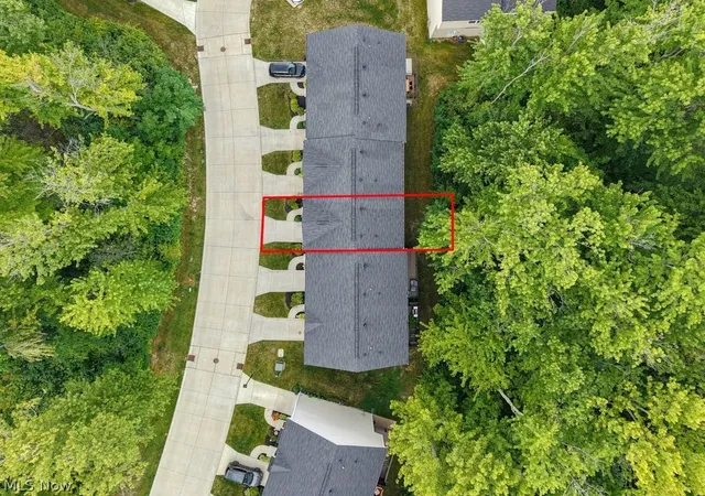 Photo 2 of Townhouse for sale at 185 Raintree Ln, Painesville, OH 44077 | MLS# 5235119 | Listing updated on 2026-09-17