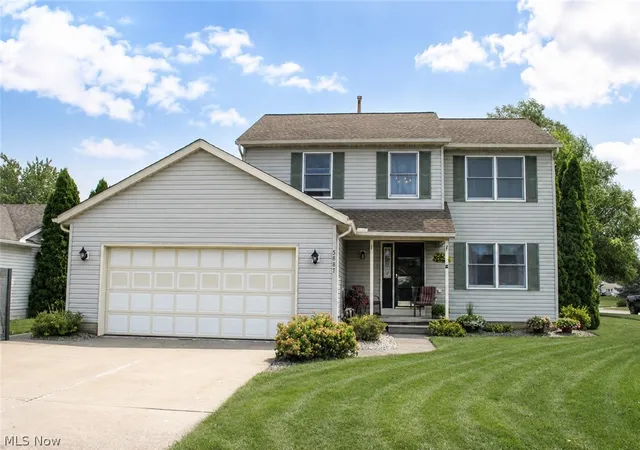 Photo 2 of Sale Pending at 5887 Boxwood Dr, Lorain, OH 44053 | MLS# 5234736 | Listing updated on 2026-09-10