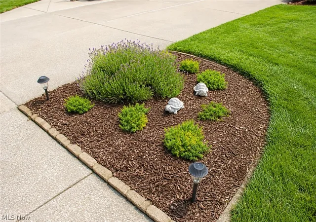 Photo 3 of Sale Pending at 5887 Boxwood Dr, Lorain, OH 44053 | MLS# 5234736 | Listing updated on 2026-09-10