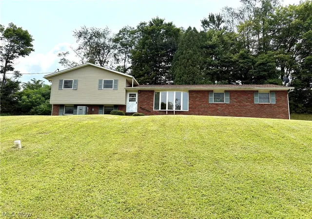 Photo 2 of Single family home for sale at 5044 Amsterdam Rd Se, Carrollton, OH 44615 | MLS# 5235646 | Listing updated on 2026-09-21