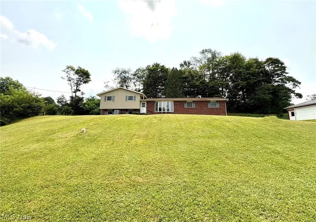 Photo 3 of Single family home for sale at 5044 Amsterdam Rd Se, Carrollton, OH 44615 | MLS# 5235646 | Listing updated on 2026-09-21