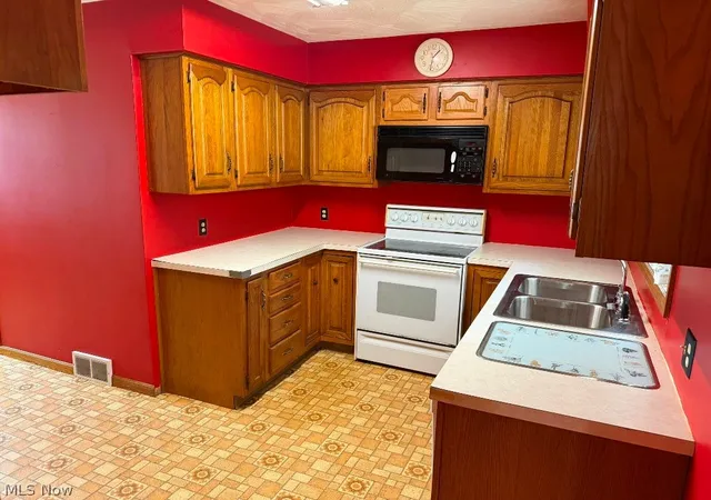 Photo 3 of Sale Pending at 8311 S Elyria Rd, Shreve, OH 44676 | MLS# 5235825 | Listing updated on 2026-09-02