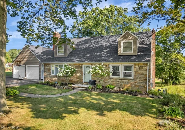 Photo 3 of Single family home for sale at 1159 E Robinson Ave, Barberton, OH 44203 | MLS# 5235580 | Listing updated on 2026-09-15