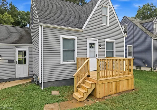 Photo 2 of Single family home for sale at 339 Westminster Ave, Youngstown, OH 44515 | MLS# 5235874 | Listing updated on 2026-09-11