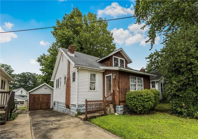 Photo 1 of Single family home for sale at 2117 16th Street, Parkersburg, WV 26101 | MLS# 5235793 | Listing updated on 2026-09-12