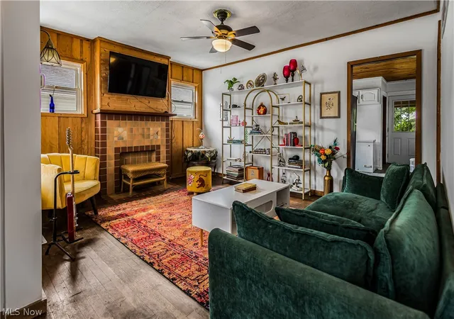 Photo 2 of Single family home for sale at 2117 16th Street, Parkersburg, WV 26101 | MLS# 5235793 | Listing updated on 2026-09-12