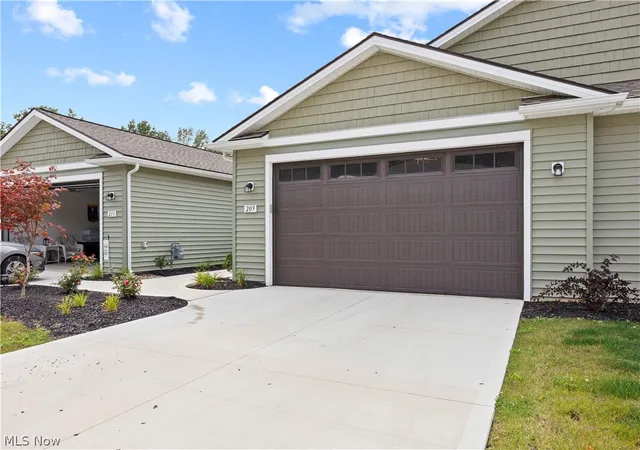 Photo 2 of Single family home for sale at 209 Alexander Dr, Elyria, OH 44035 | MLS# 5234536 | Listing updated on 2026-09-09