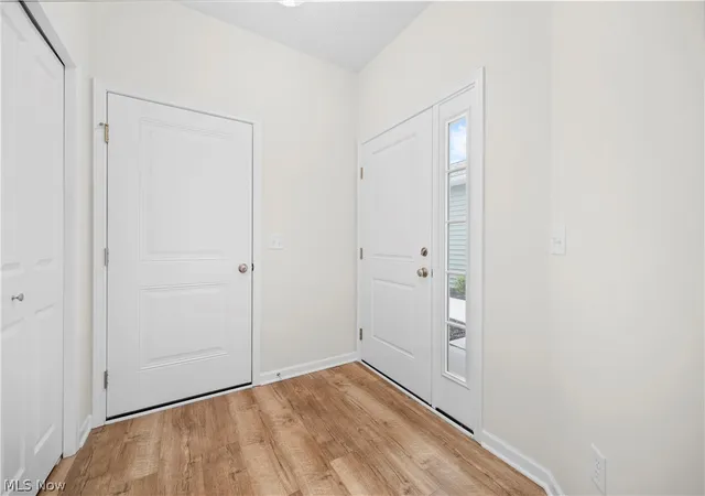Photo 3 of Single family home for sale at 209 Alexander Dr, Elyria, OH 44035 | MLS# 5234536 | Listing updated on 2026-10-07